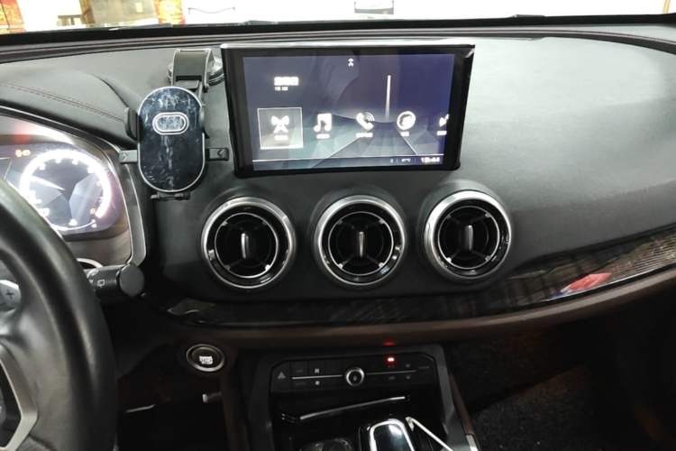 Used Wey VV5 2017 2.0T Flagship Edition Audio And AC Panel