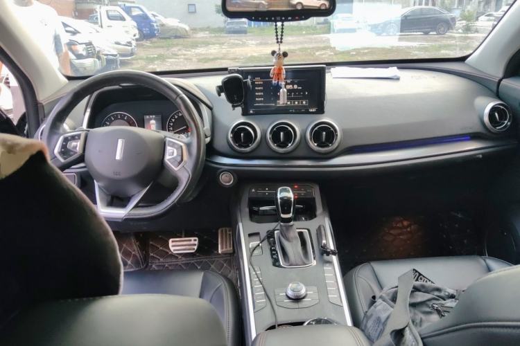 Used Wey VV5 2017 2.0T Ultra-Luxury Version Center Console