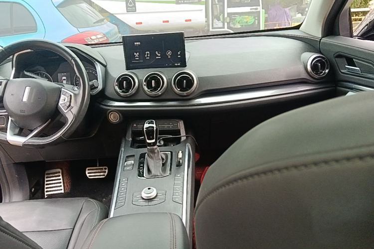 Used Wey VV5 2017 2.0T Ultra-Luxury Version Center Console