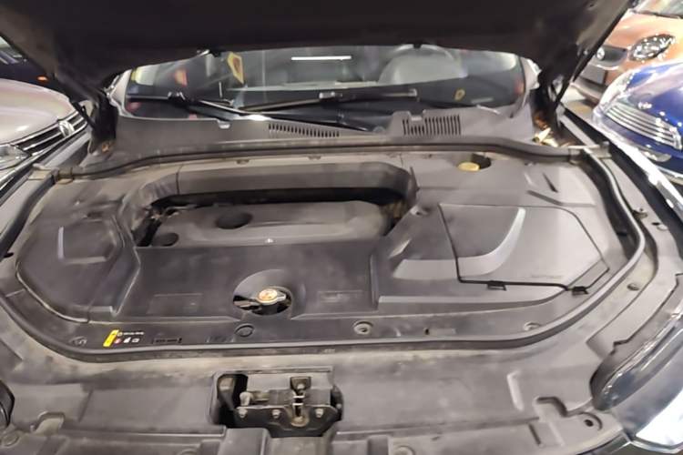 Used Wey VV5 2017 2.0T Flagship Edition Engine Bay