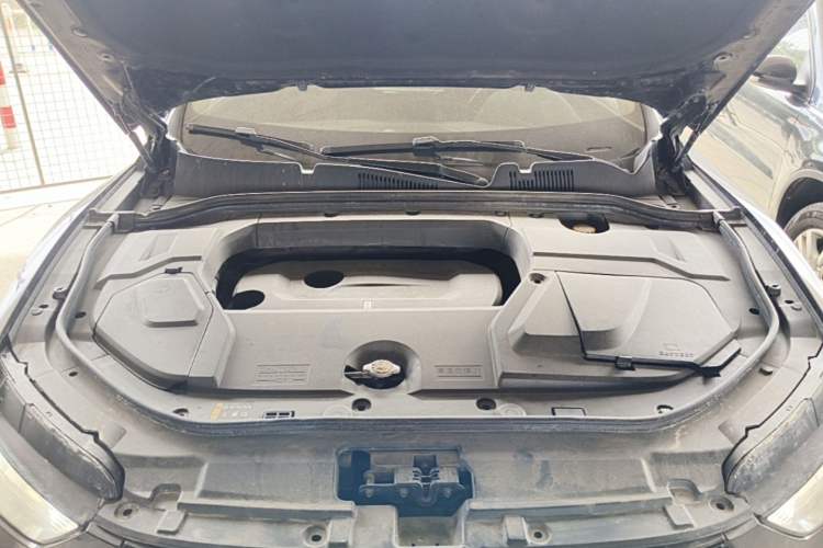 Used Wey VV5 2017 2.0T Ultra-Luxury Version Engine Bay