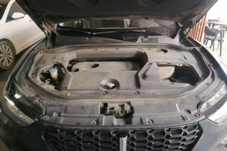 Used Wey VV5 2017 2.0T Flagship Edition Engine Bay