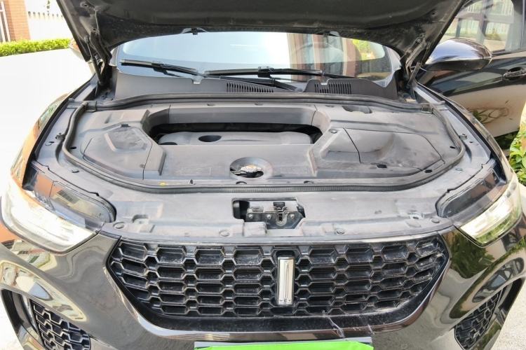 Used Wey VV5 2017 2.0T Ultra-Luxury Version Engine Bay