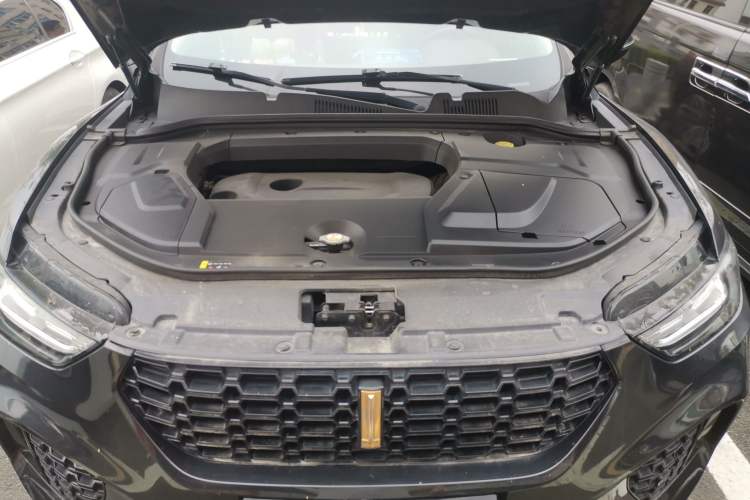 Used Wey VV5 2017 2.0T Ultra-Luxury Version Engine Bay