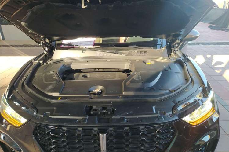 Used Wey VV5 2017 2.0T Flagship Edition Engine Bay