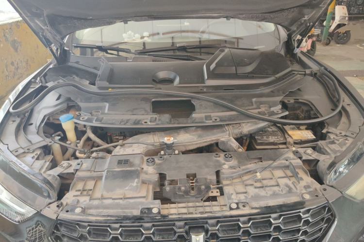 Used Wey VV5 2017 2.0T Flagship Edition Engine Bay