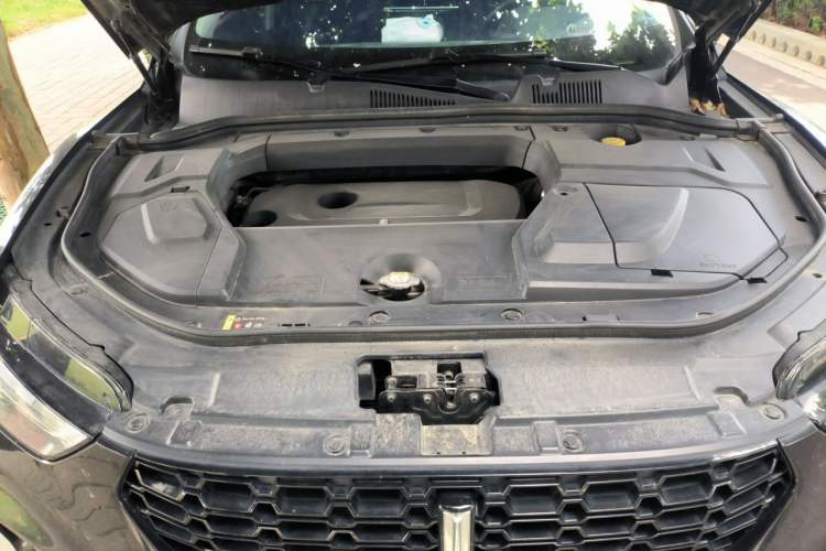 Used Wey VV5 2017 2.0T Flagship Edition Engine Bay