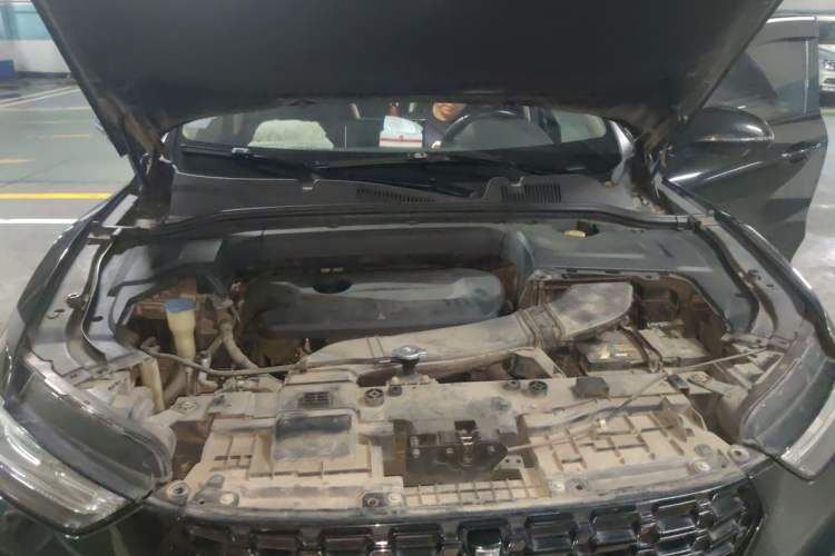 Used Wey VV5 2017 2.0T Ultra-Luxury Version Engine Bay