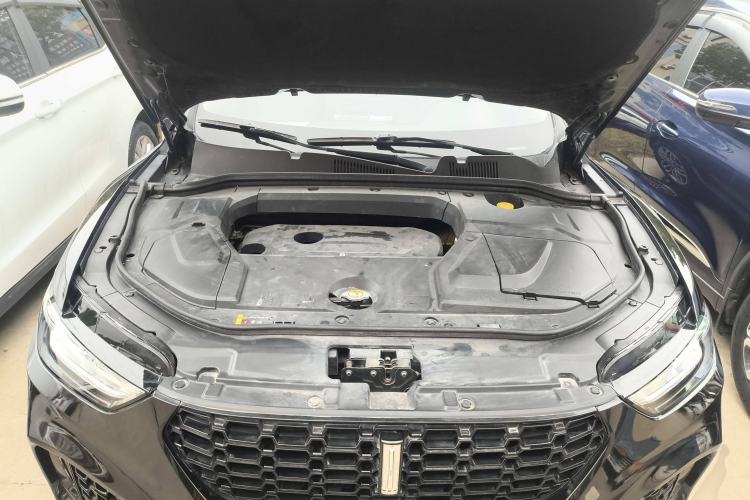 Used Wey VV5 2017 2.0T Ultra-Luxury Version Engine Bay