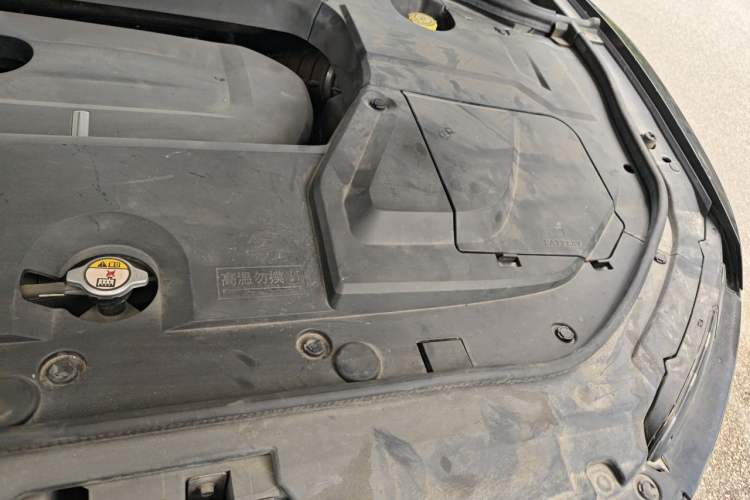 Used Wey VV5 2017 2.0T Flagship Edition Engine Bay Left