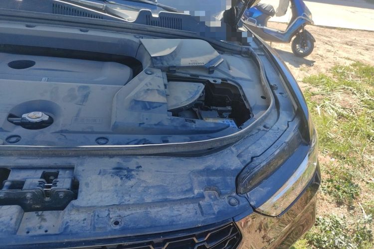 Used Wey VV5 2017 2.0T Flagship Edition Engine Bay Left