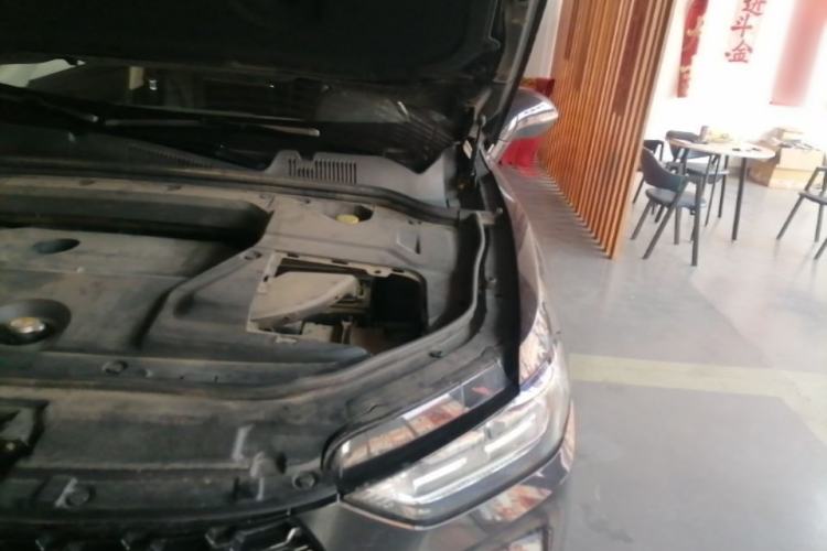 Used Wey VV5 2017 2.0T Flagship Edition Engine Bay Left