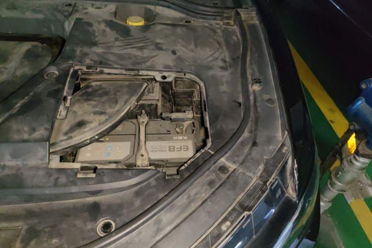 Used Wey VV5 2017 2.0T Ultra-Luxury Version Engine Bay Left