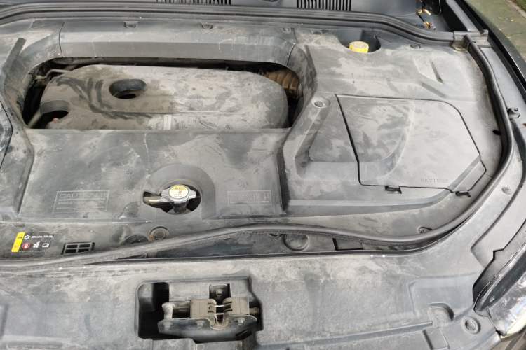 Used Wey VV5 2017 2.0T Flagship Edition Engine Bay Left