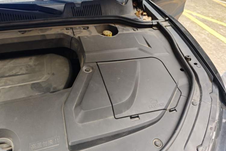 Used Wey VV5 2017 2.0T Flagship Edition Engine Bay Left
