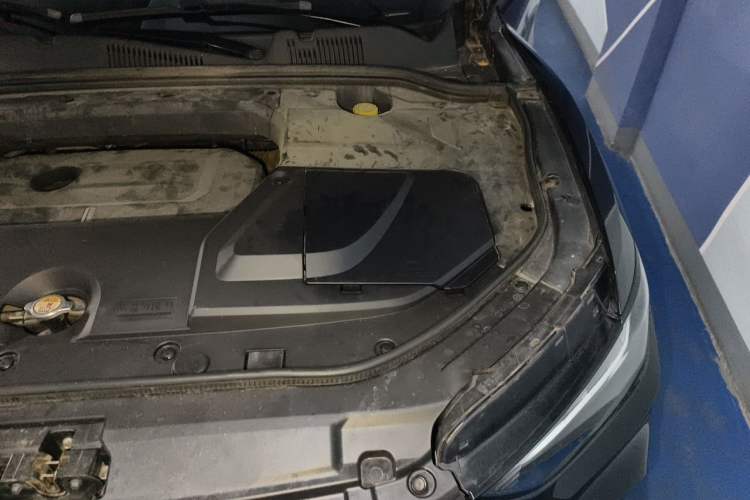 Used Wey VV5 2017 2.0T Flagship Edition Engine Bay Left