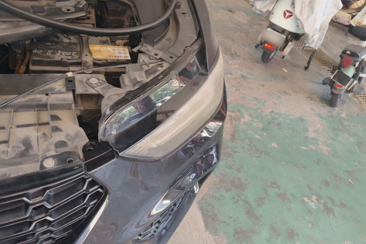 Used Wey VV5 2017 2.0T Flagship Edition Engine Bay Left