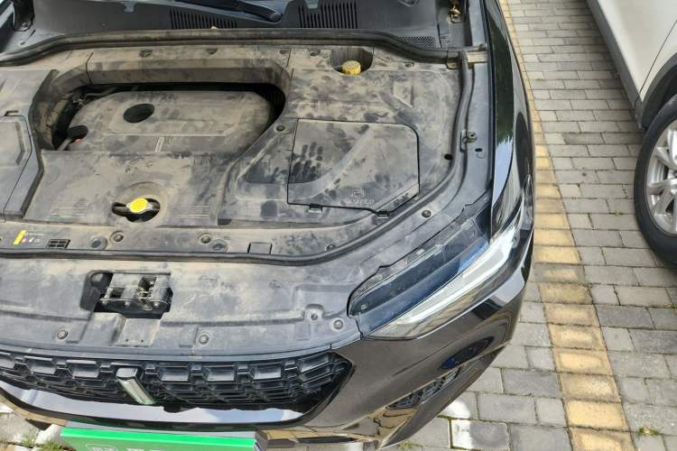 Used Wey VV5 2017 2.0T Flagship Edition Engine Bay Left