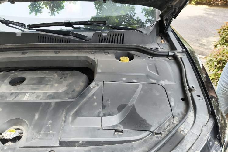 Used Wey VV5 2017 2.0T Ultra-Luxury Version Engine Bay Left