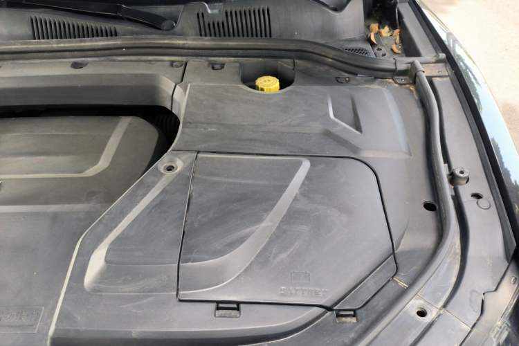 Used Wey VV5 2017 2.0T Flagship Edition Engine Bay Left