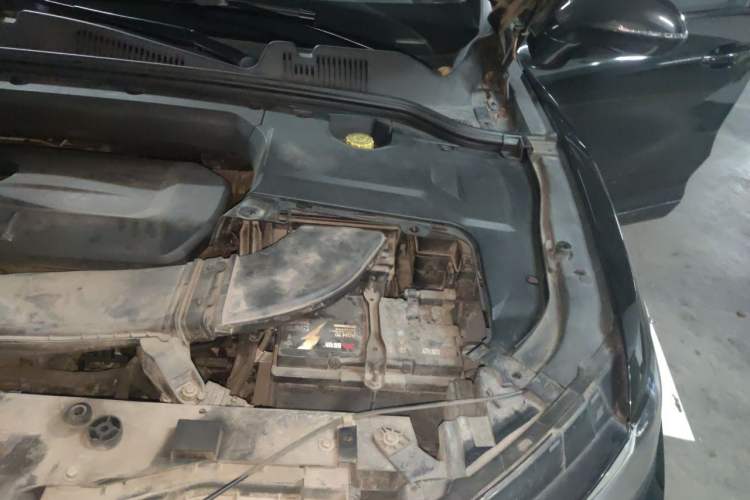 Used Wey VV5 2017 2.0T Ultra-Luxury Version Engine Bay Left
