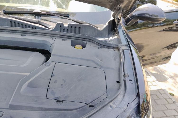 Used Wey VV5 2017 2.0T Flagship Edition Engine Bay Left
