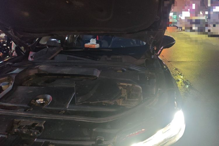Used Wey VV5 2017 2.0T Ultra-Luxury Version Engine Bay Left