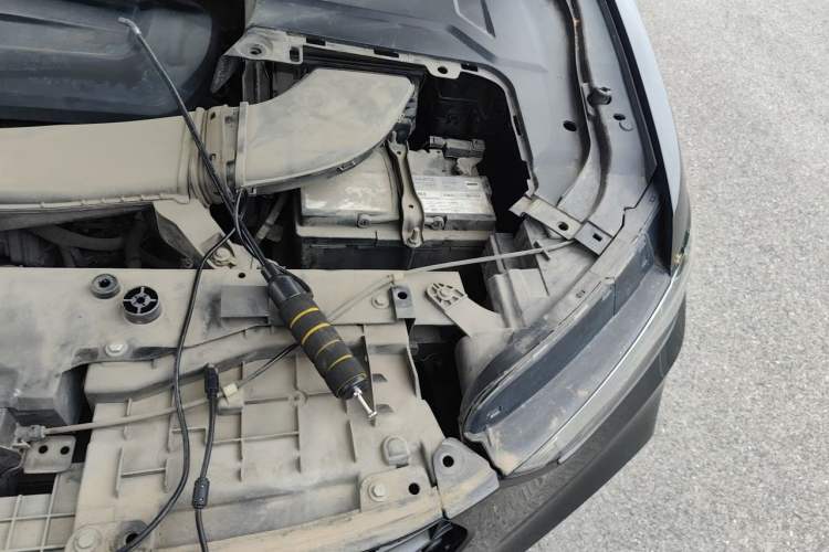 Used Wey VV5 2017 2.0T Flagship Edition Engine Bay Left