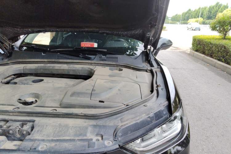 Used Wey VV5 2017 2.0T Flagship Edition Engine Bay Left