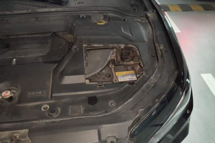 Used Wey VV5 2017 2.0T Ultra-Luxury Version Engine Bay Left