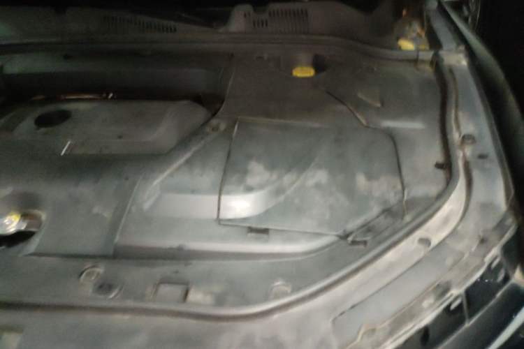 Used Wey VV5 2017 2.0T Ultra-Luxury Version Engine Bay Left