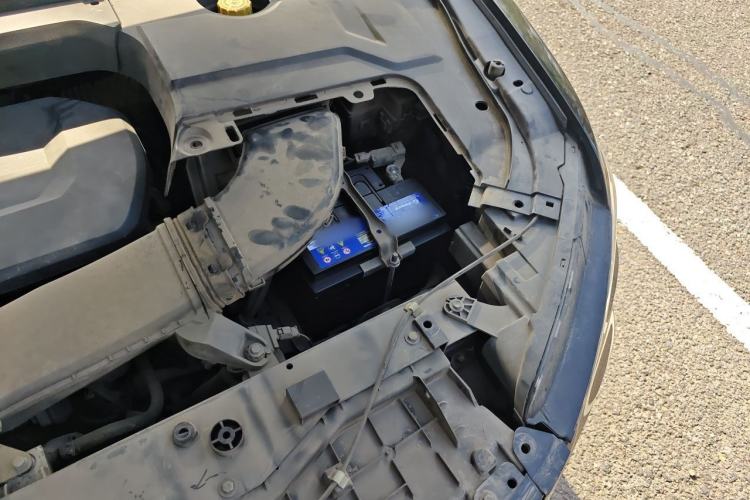 Used Wey VV5 2017 2.0T Flagship Edition Engine Bay Left