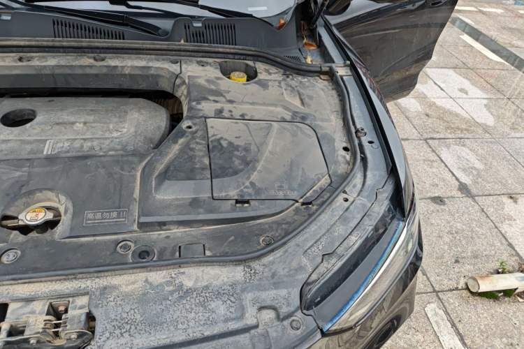 Used Wey VV5 2017 2.0T Ultra-Luxury Version Engine Bay Left
