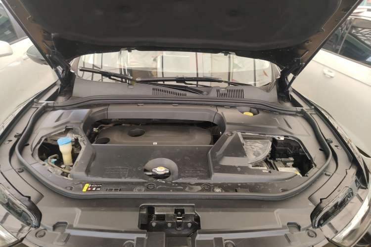 Used Wey VV5 2017 2.0T Flagship Edition Engine Bay