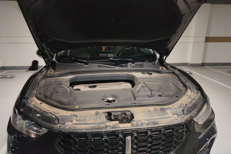 Used Wey VV5 2017 2.0T Ultra-Luxury Version Engine Bay