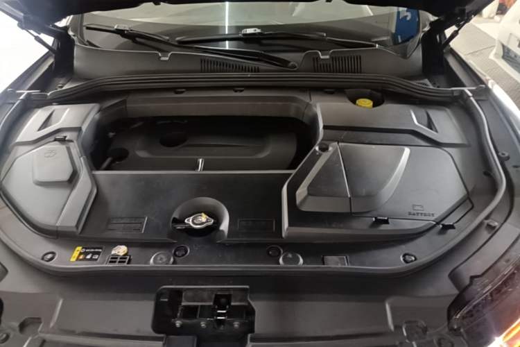 Used Wey VV5 2017 2.0T Ultra-Luxury Version Engine Bay