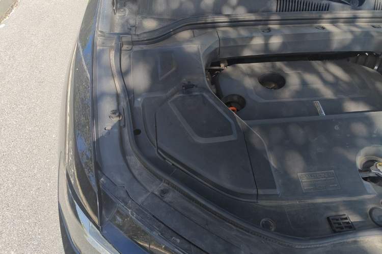 Used Wey VV5 2017 2.0T Flagship Edition Engine Bay Right