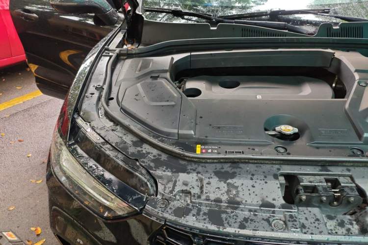 Used Wey VV5 2017 2.0T Ultra-Luxury Version Engine Bay Right