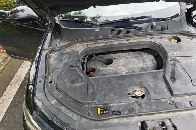 Used Wey VV5 2017 2.0T Ultra-Luxury Version Engine Bay Right