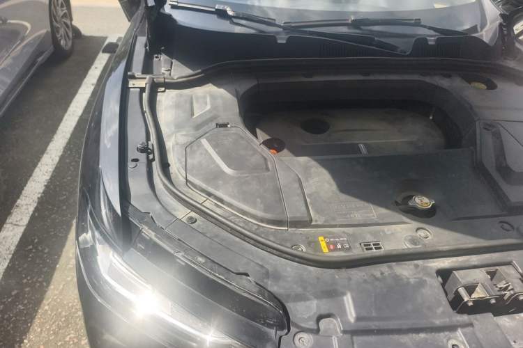 Used Wey VV5 2017 2.0T Ultra-Luxury Version Engine Bay Right