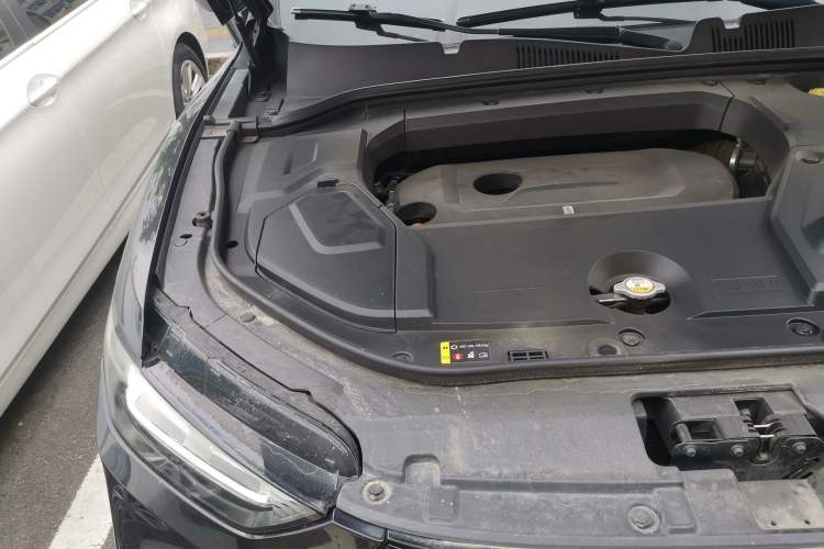 Used Wey VV5 2017 2.0T Ultra-Luxury Version Engine Bay Right