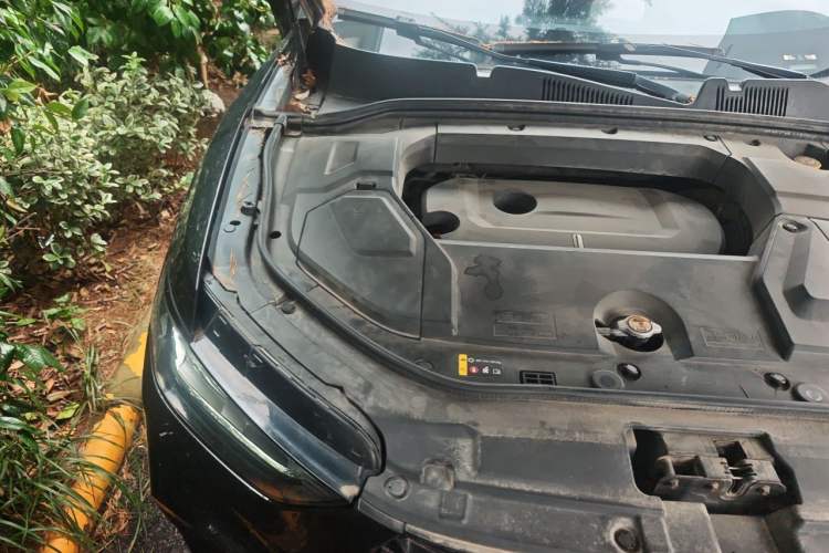 Used Wey VV5 2017 2.0T Flagship Edition Engine Bay Right