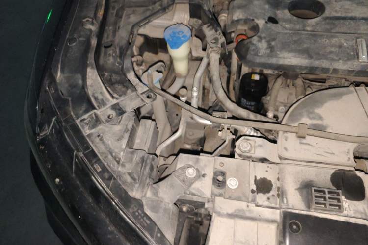 Used Wey VV5 2017 2.0T Ultra-Luxury Version Engine Bay Right