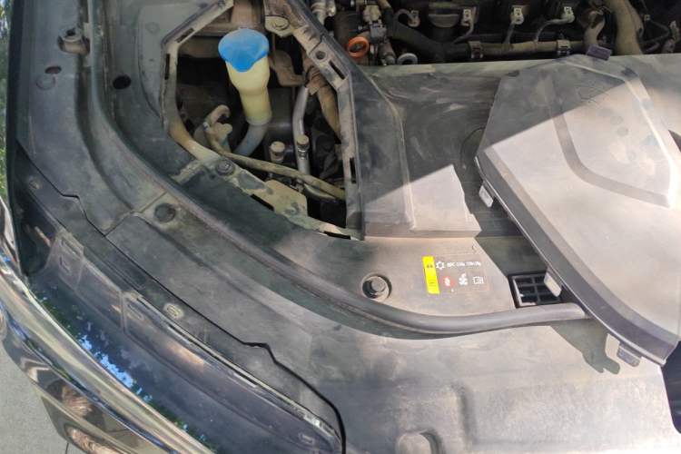 Used Wey VV5 2017 2.0T Ultra-Luxury Version Engine Bay Right