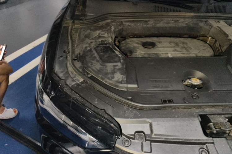 Used Wey VV5 2017 2.0T Flagship Edition Engine Bay Right