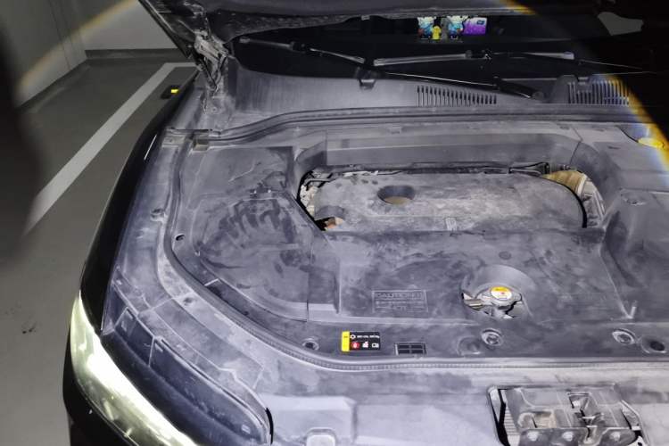 Used Wey VV5 2017 2.0T Flagship Edition Engine Bay Right