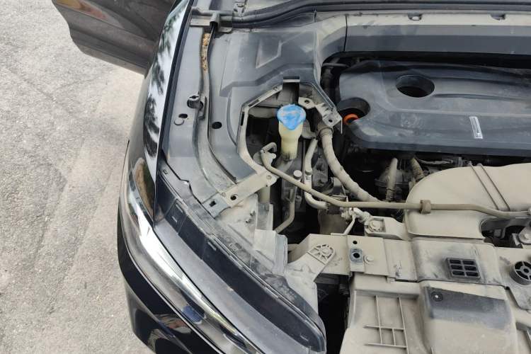 Used Wey VV5 2017 2.0T Flagship Edition Engine Bay Right