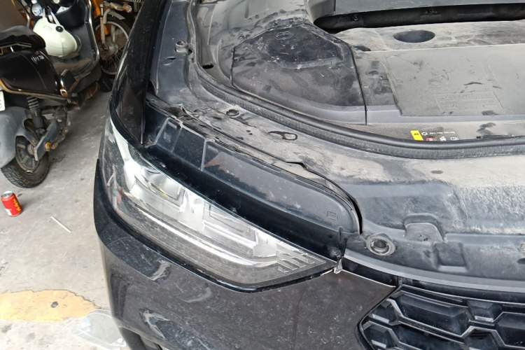 Used Wey VV5 2017 2.0T Ultra-Luxury Version Engine Bay Right