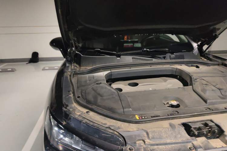Used Wey VV5 2017 2.0T Ultra-Luxury Version Engine Bay Right