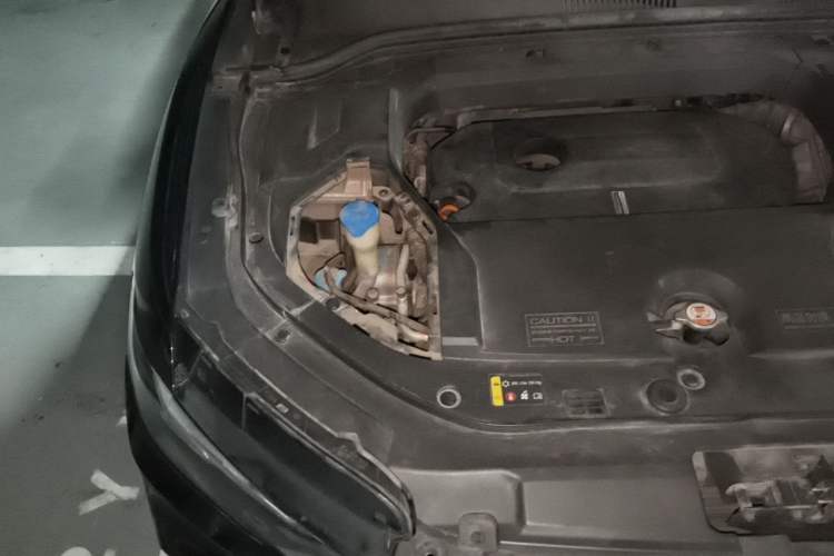 Used Wey VV5 2017 2.0T Ultra-Luxury Version Engine Bay Right